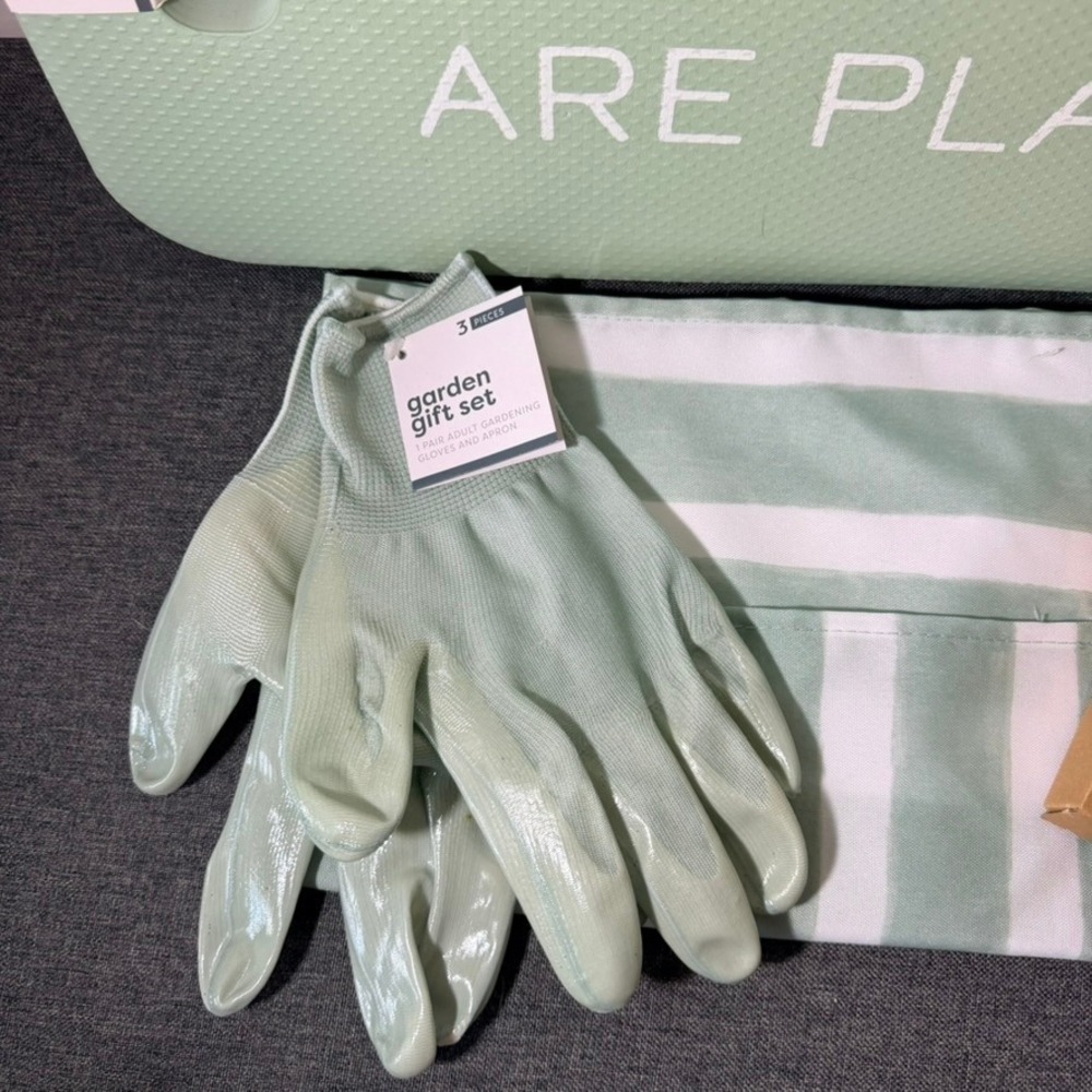 5pc Light Green Garden Tool Gift Set Kneeler Apron Gloves Trowel Pruner Bloom - Picture 4 of 5
